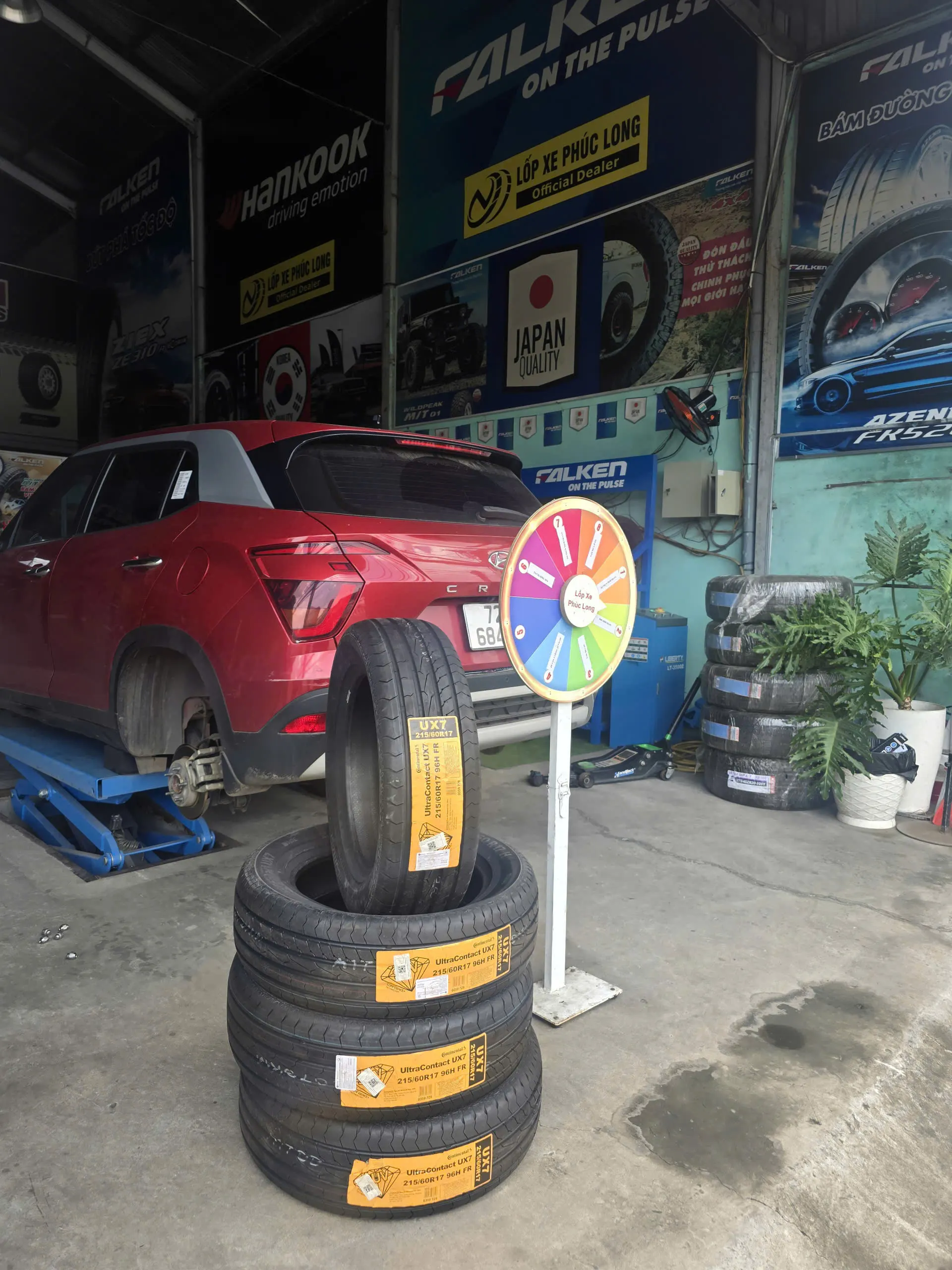 Lốp Continental UltraContact UX7 215/60R17 96H