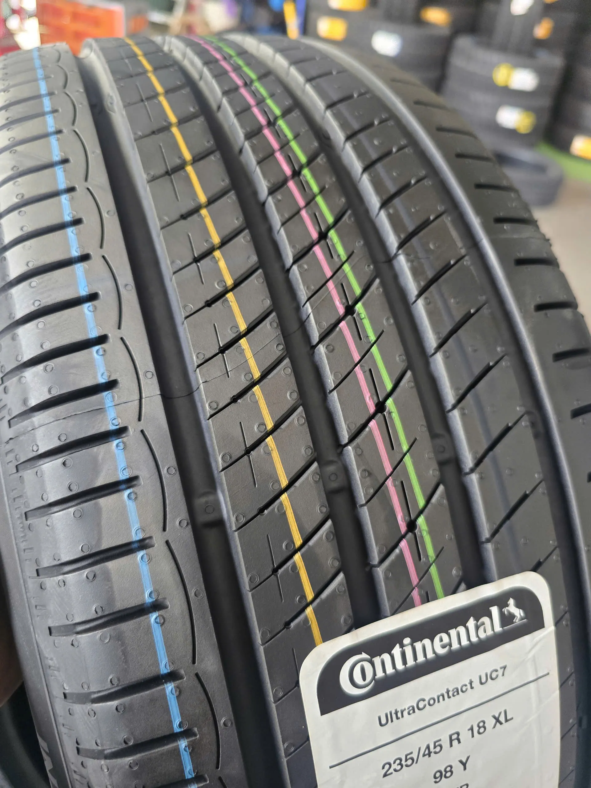 Lốp Continental UltraContact UC7 235/45R18