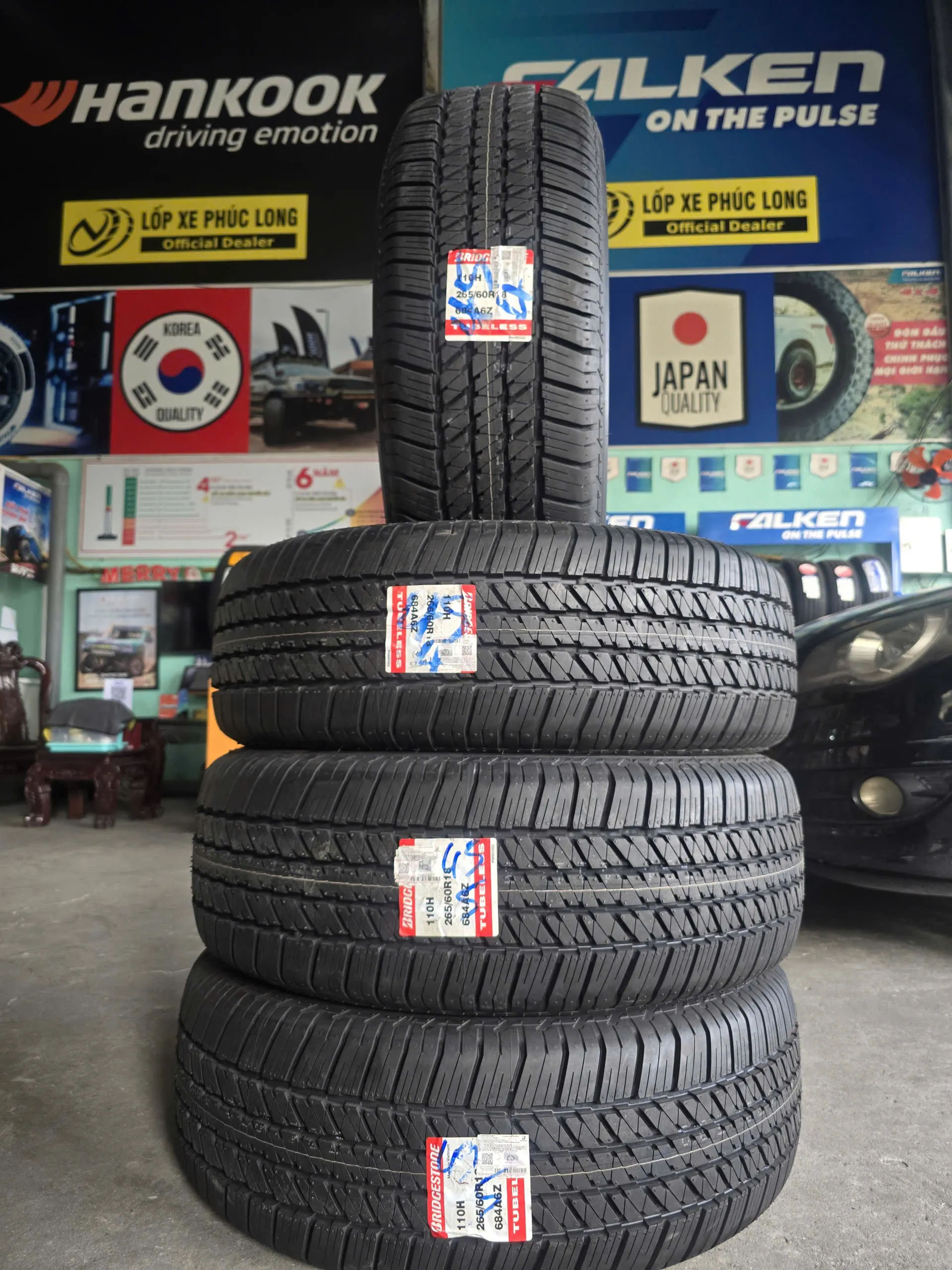 Lốp ô tô Bridgestone Dueler D684 265/60R18