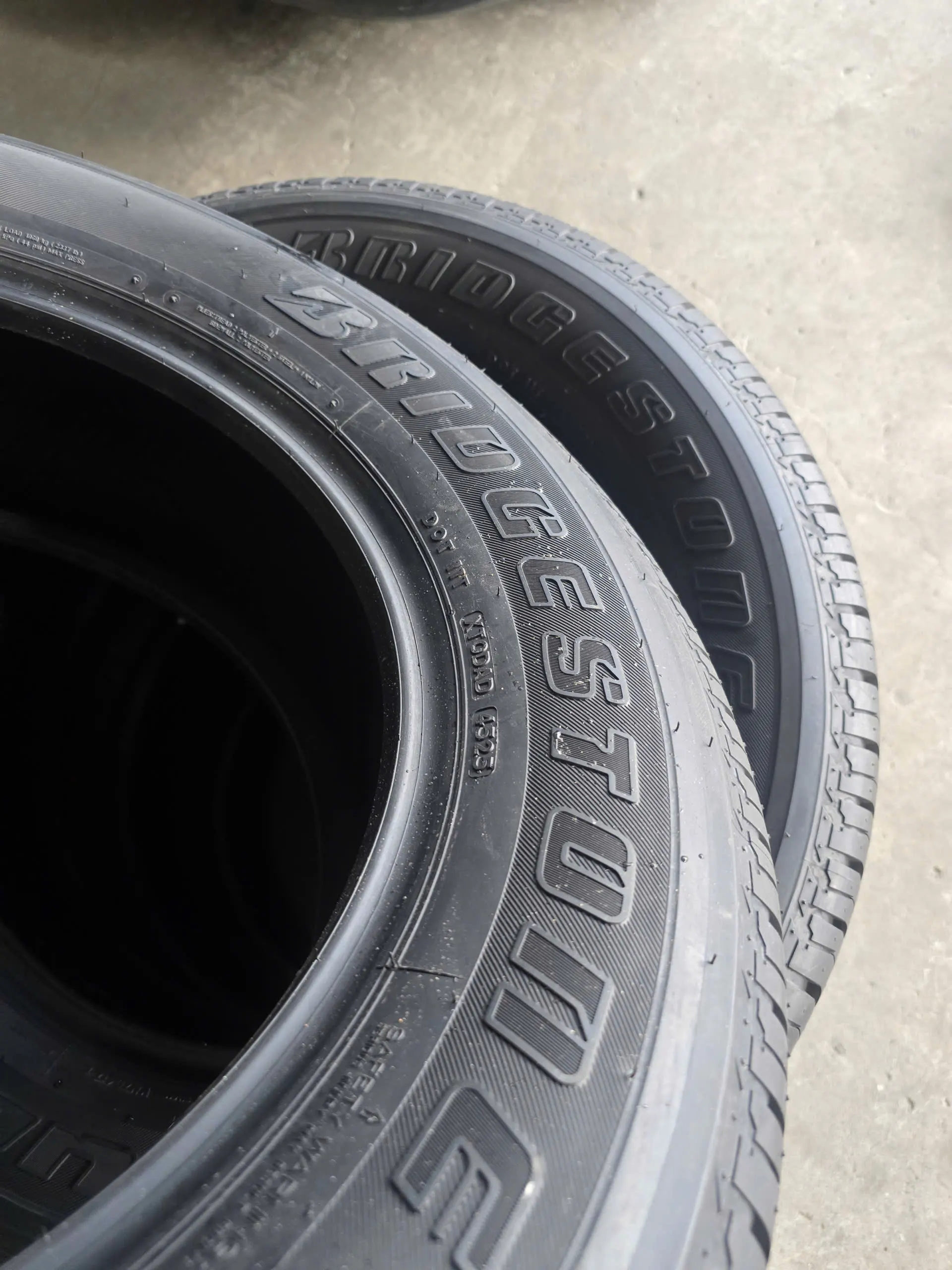 Lốp ô tô Bridgestone Dueler D684 265/60R18