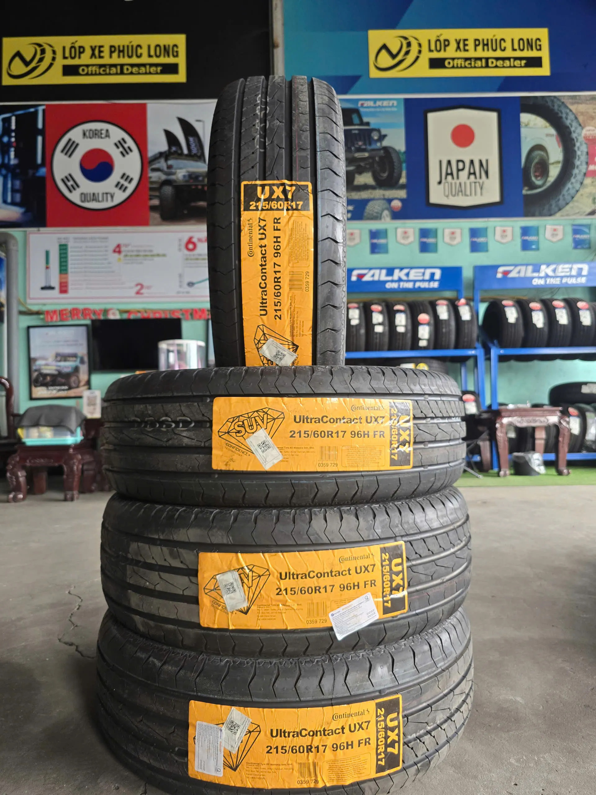 Lốp Continental UltraContact UX7 215/60R17 96H