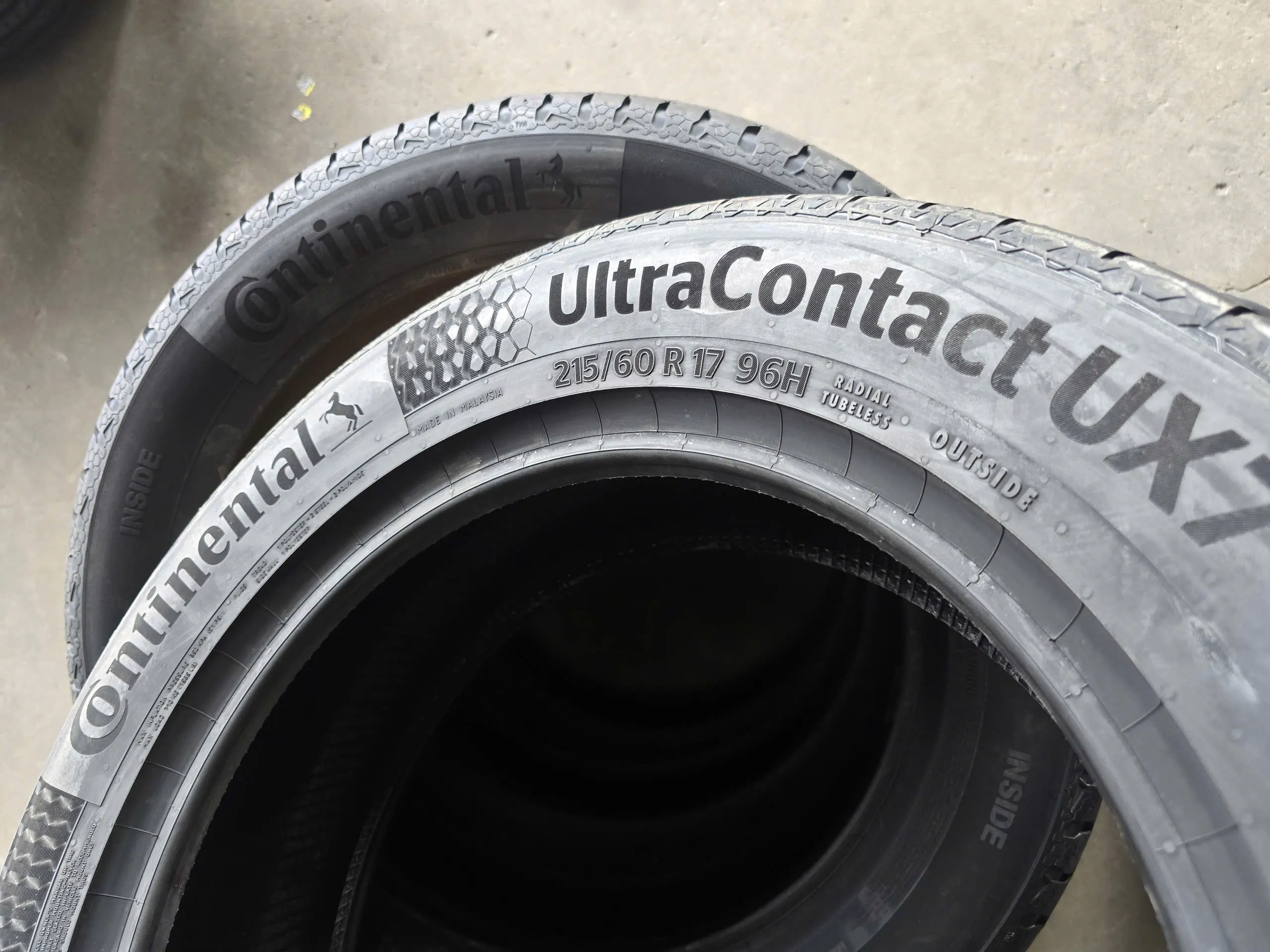 Lốp Continental UltraContact UX7 215/60R17 96H