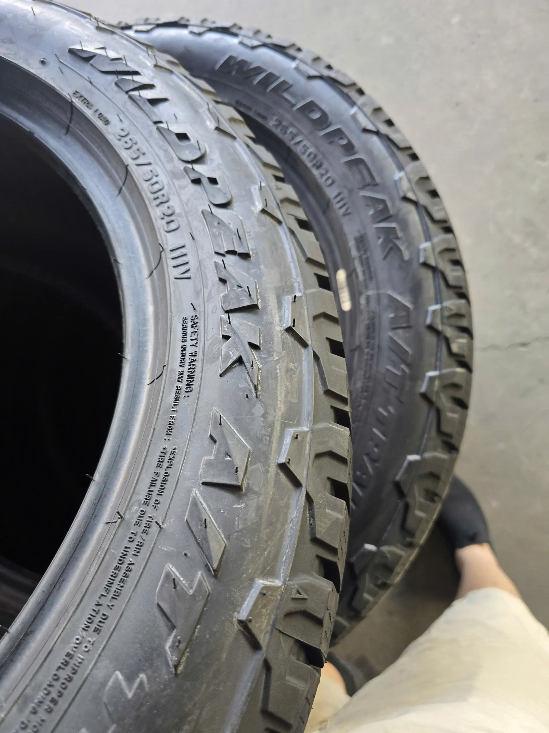 Lốp Falken Wildpeak A/T Trail 265/50R20