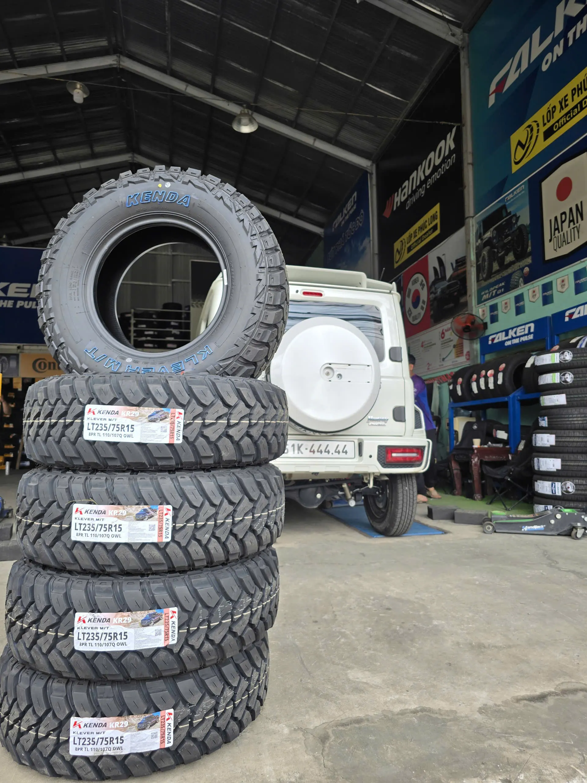 Alternative view of Lốp Kenda Klever KR29 M/T 235/75R15