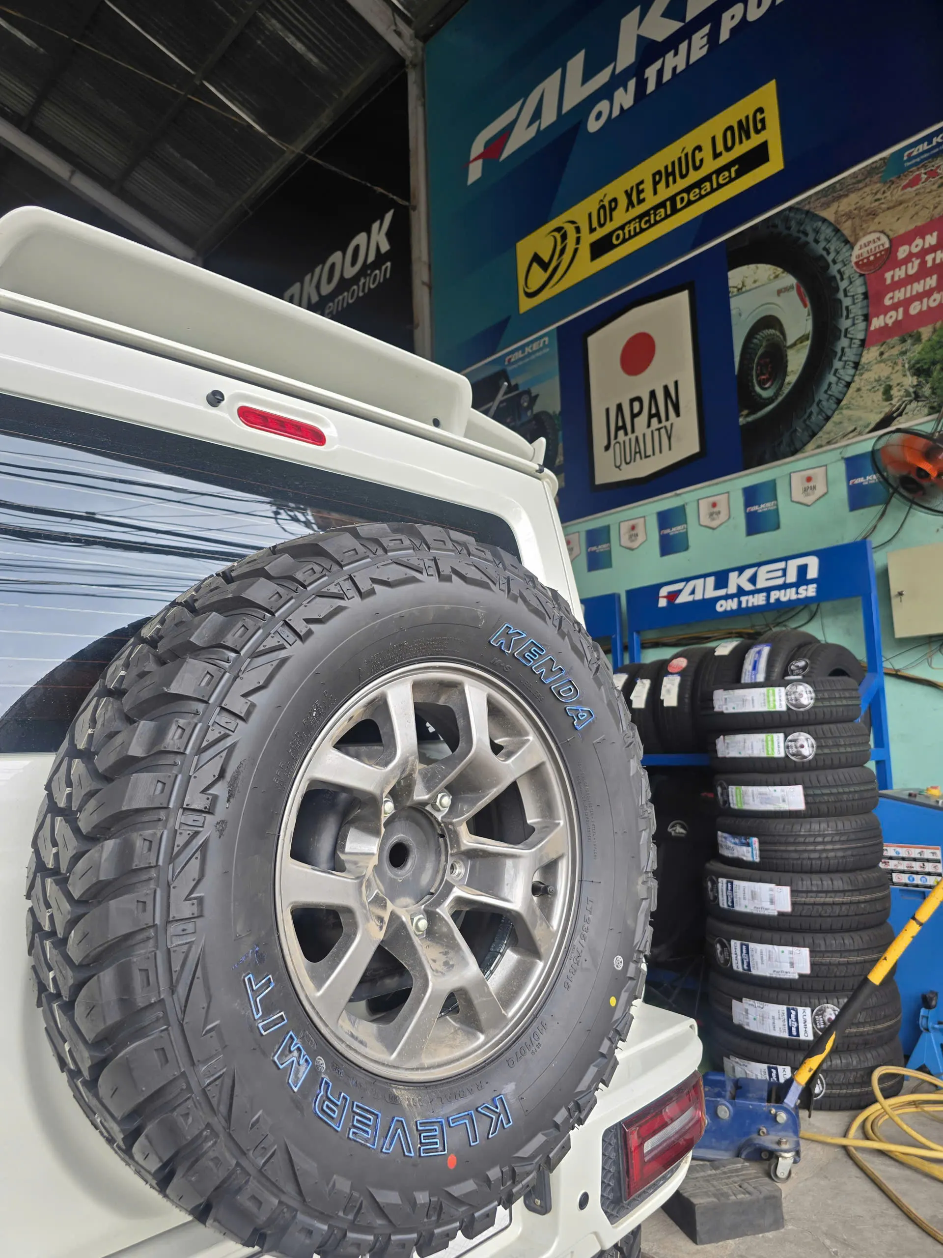 Lốp Kenda Klever KR29 M/T 235/75R15
