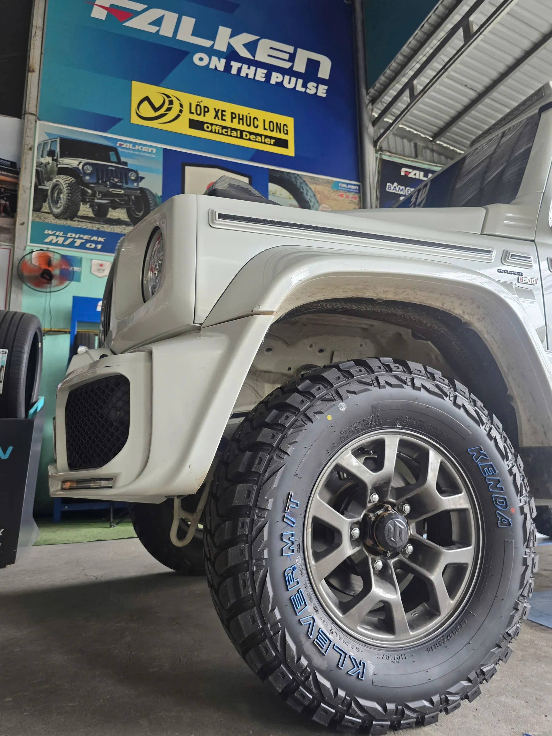 Lốp Kenda Klever KR29 M/T 235/75R15