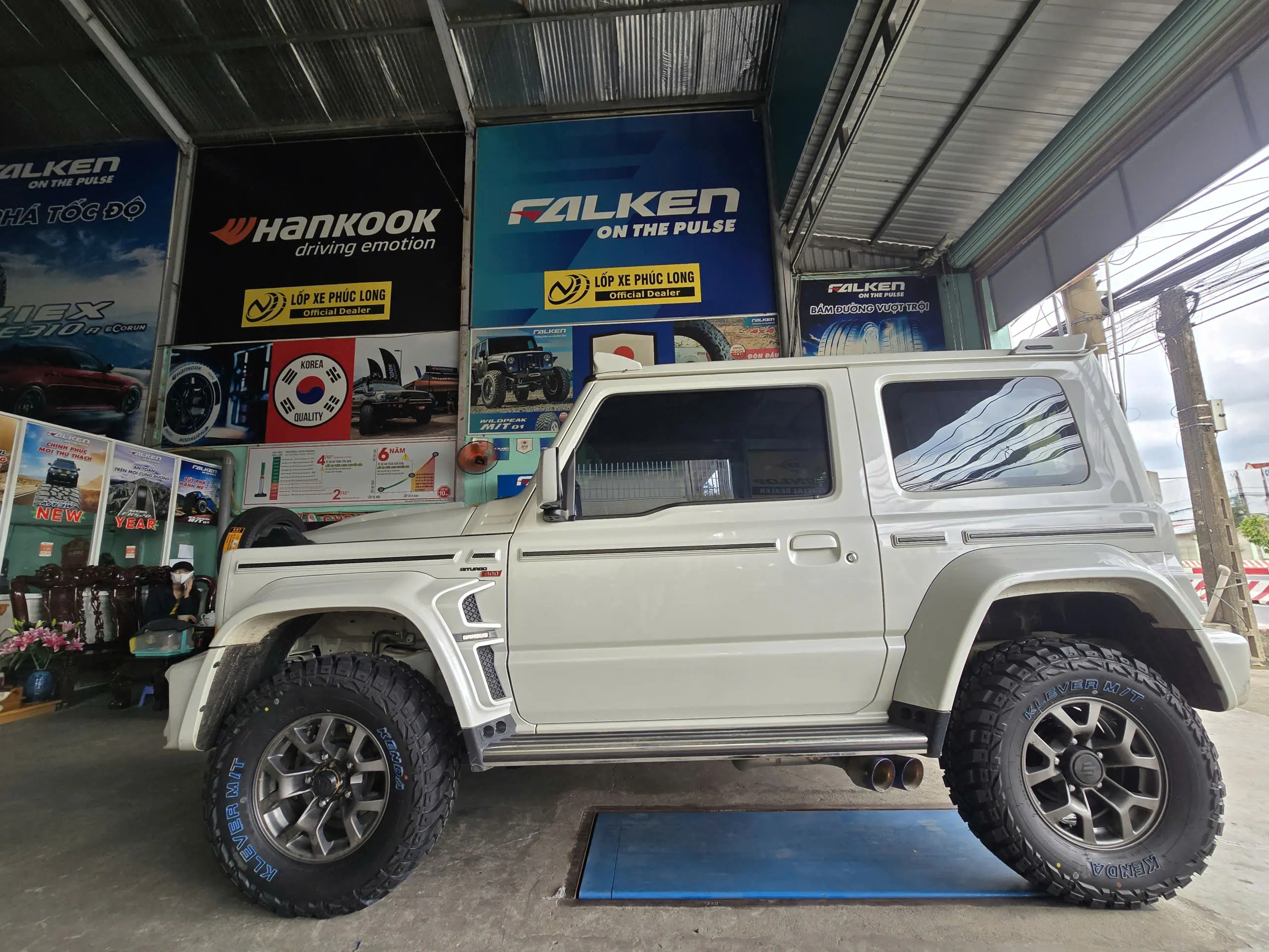 Lốp Kenda Klever KR29 M/T 235/75R15