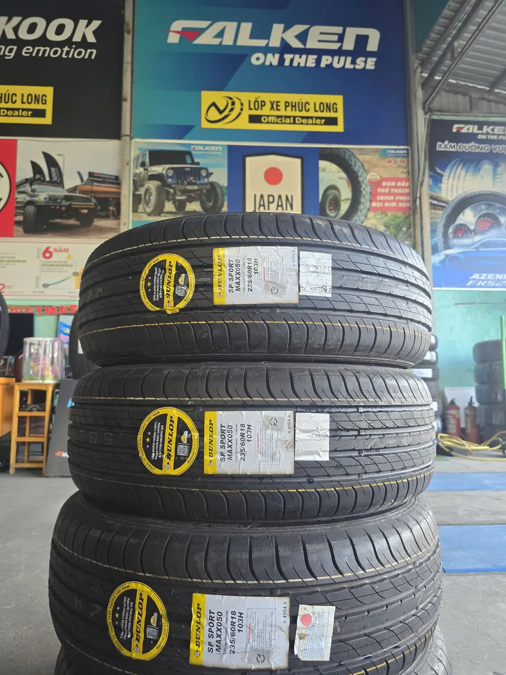 Alternative view of Lốp Dunlop SP Sport Maxx 050 235/60R18 103H