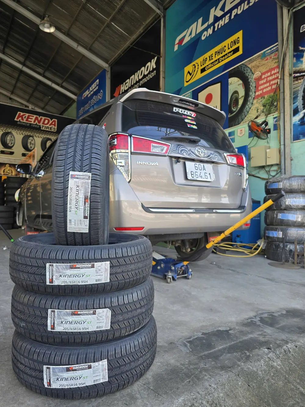 Alternative view of Lốp Hankook Kinergy ST 205/65R16