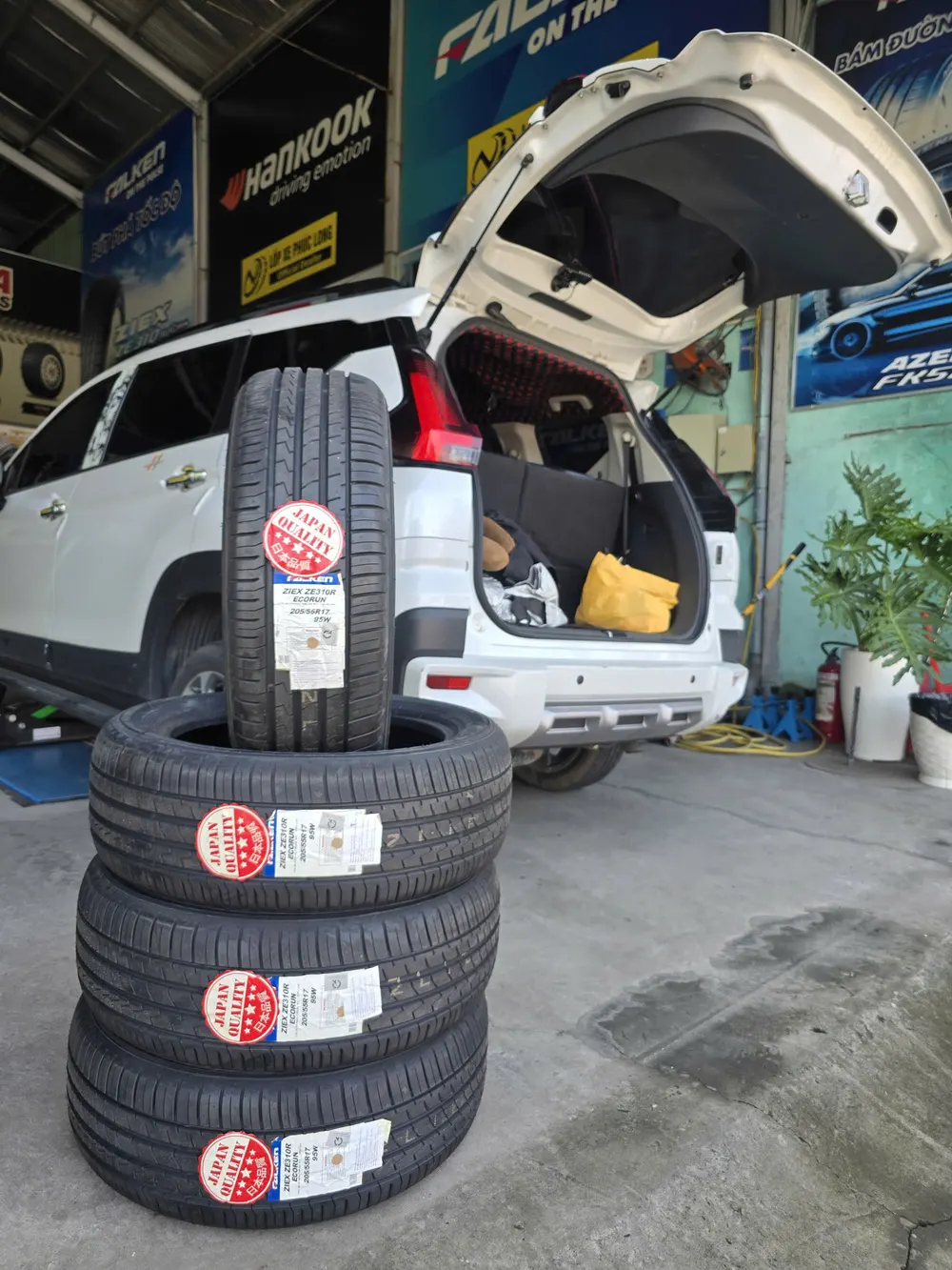 Alternative view of Lốp Falken ZE310 Ecorun 205/55R17 95W Nhật Bản