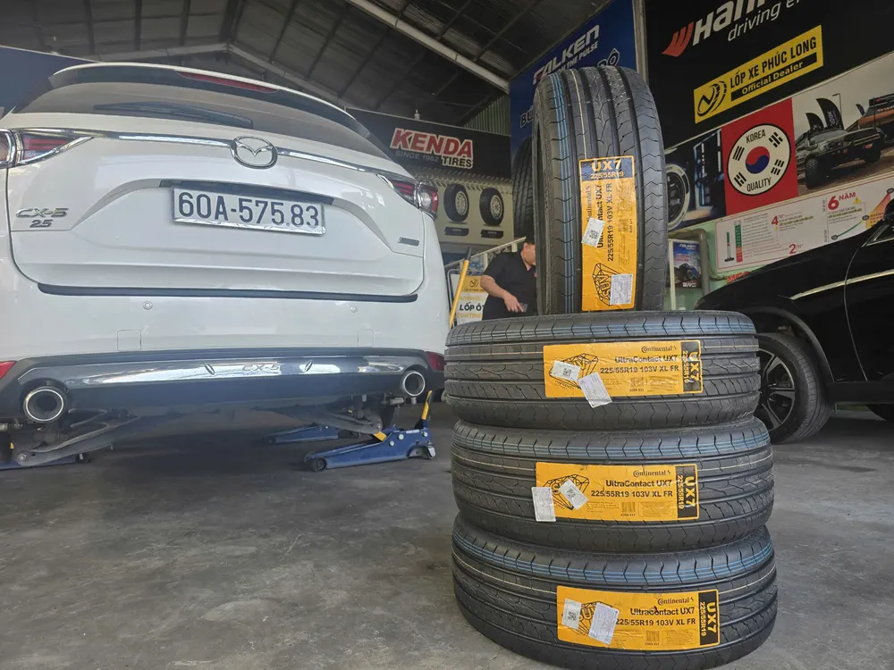 Alternative view of Lốp Continental UltraContact UX7 225/55R19 103V XL FR