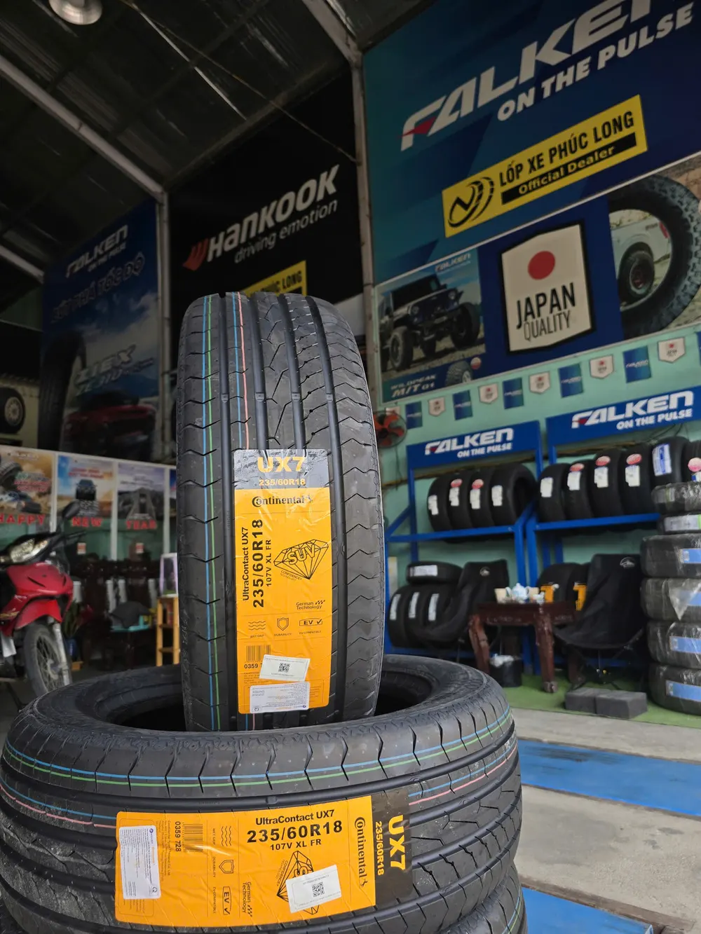 Alternative view of Lốp ô tô Continental UX7 235/60R18