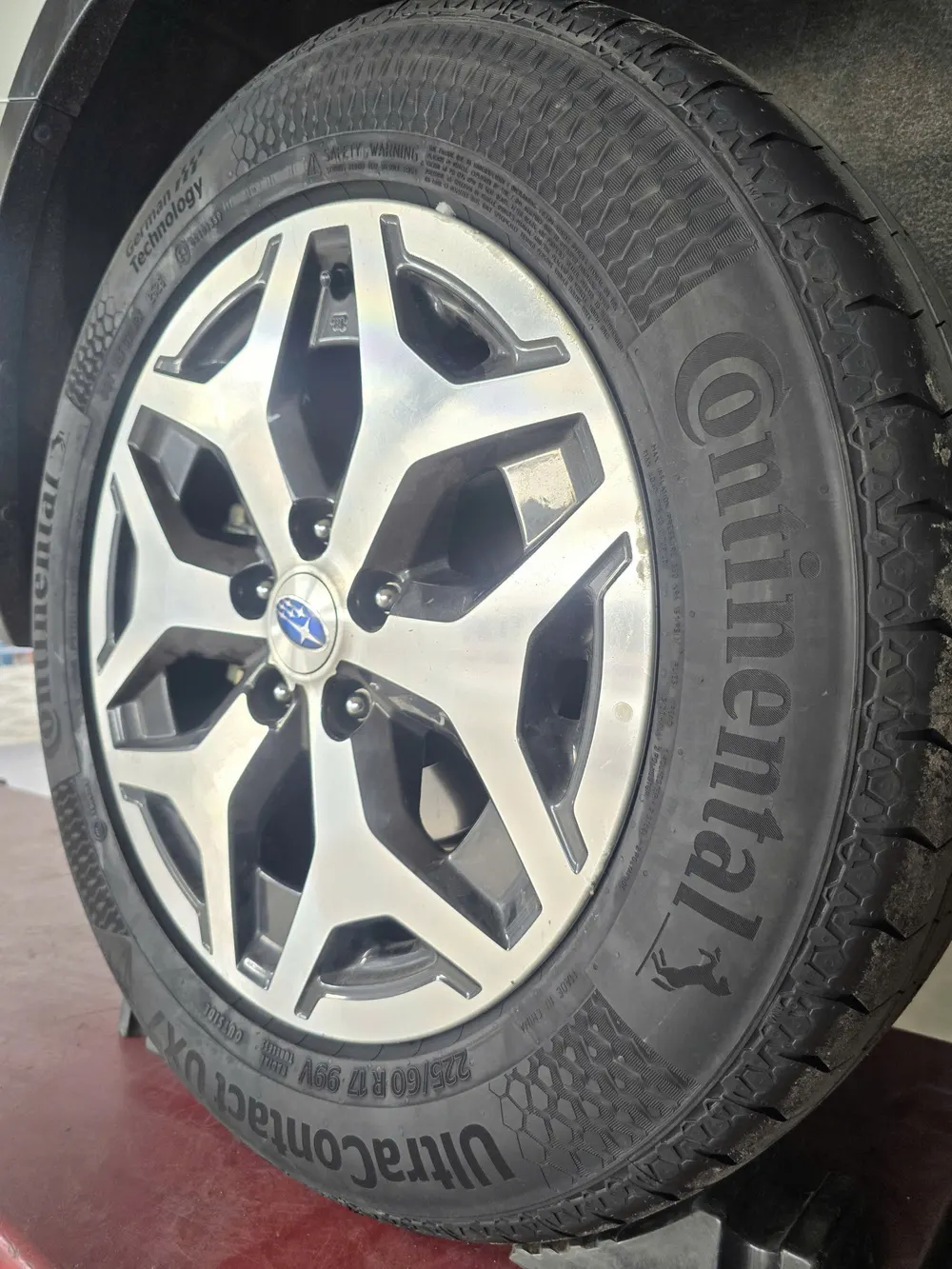 Lốp Continental UltraContact UX7 225/60R17 99V FR