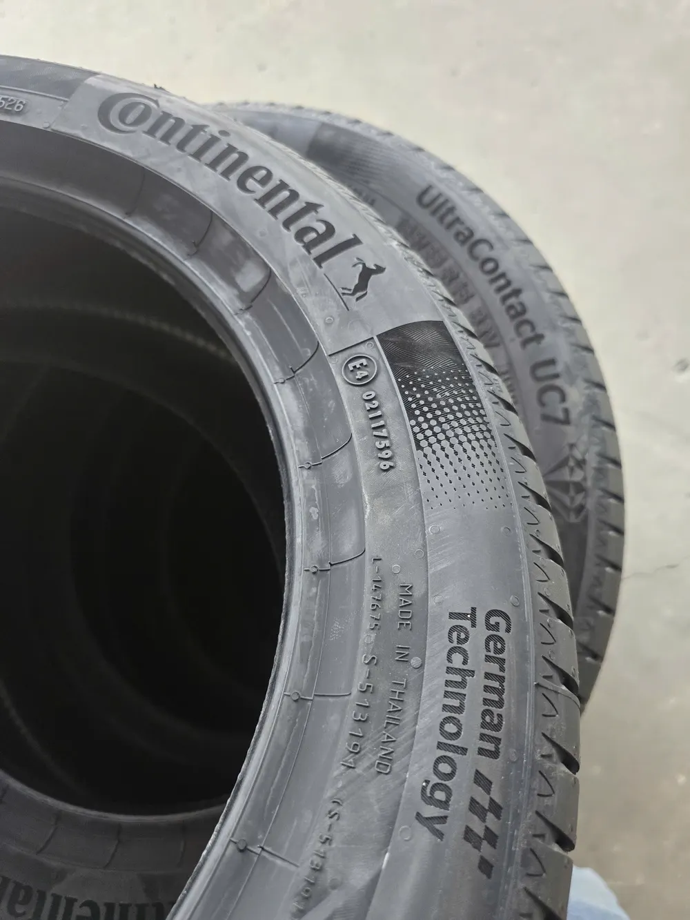 Lốp Continental UltraContact UC7 185/55R16 83V