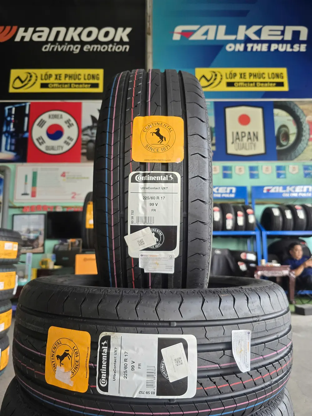 Continental UltraContact UX7 225_60R17 4