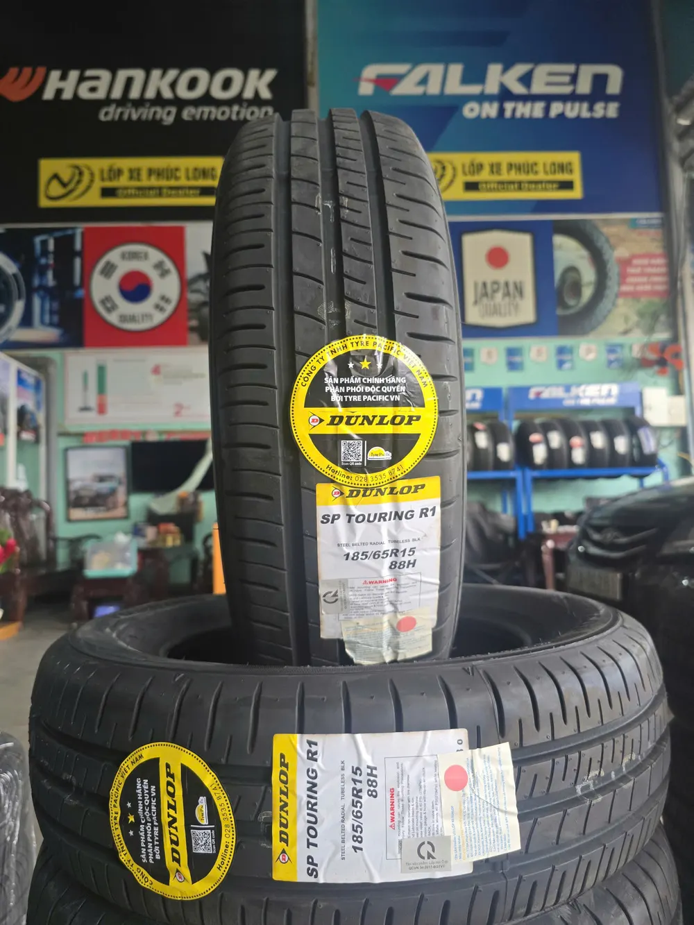 Lốp Dunlop SP Touring R1 185/65R15 88H