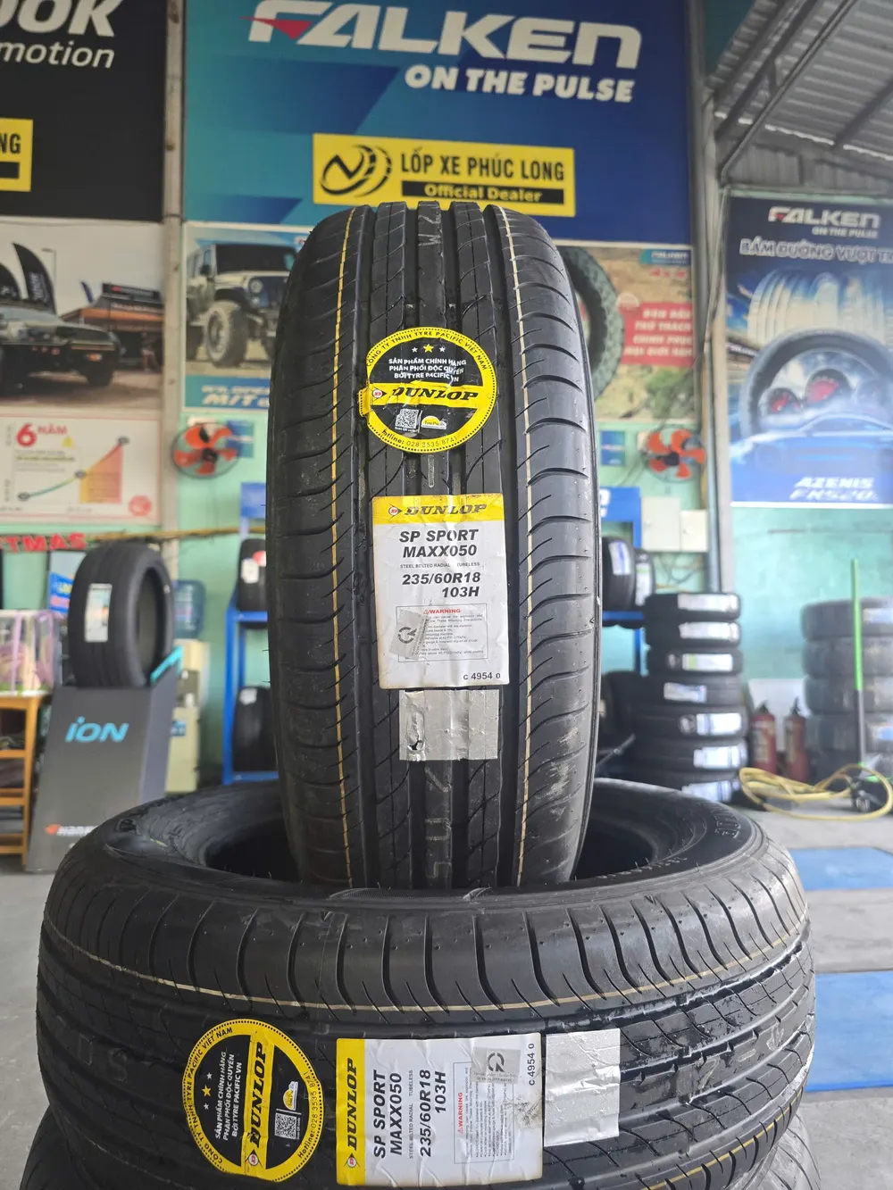 Lốp Dunlop SP Sport Maxx 050 235/60R18 103H