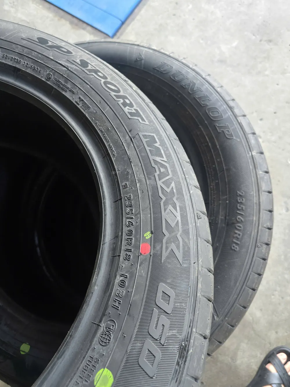 Lốp Dunlop SP Sport Maxx 050 235/60R18 103H