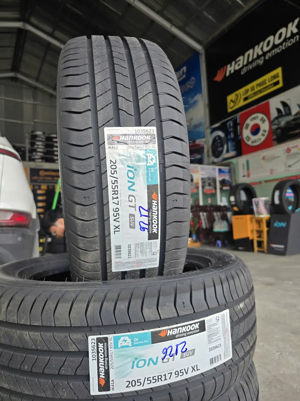 Alternative view of Lốp xe điện Hankook iON GT 205/55R17 IH41A 95V