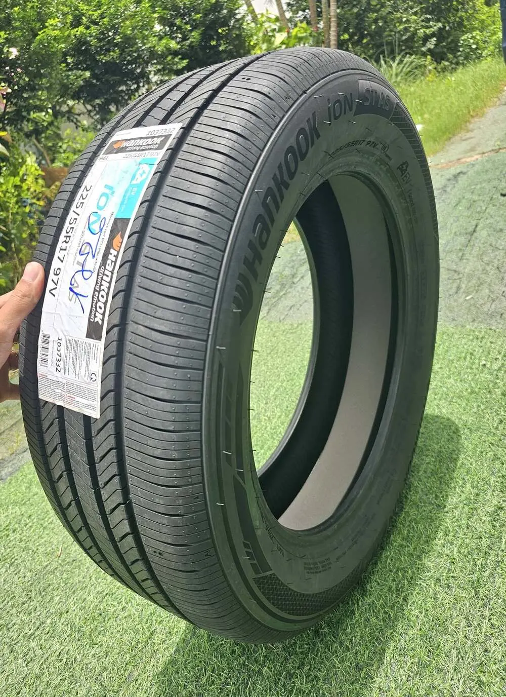 Alternative view of Lốp Hankook iON ST 225/55R17 IH61 97V Cho Xe Điện BYD M6