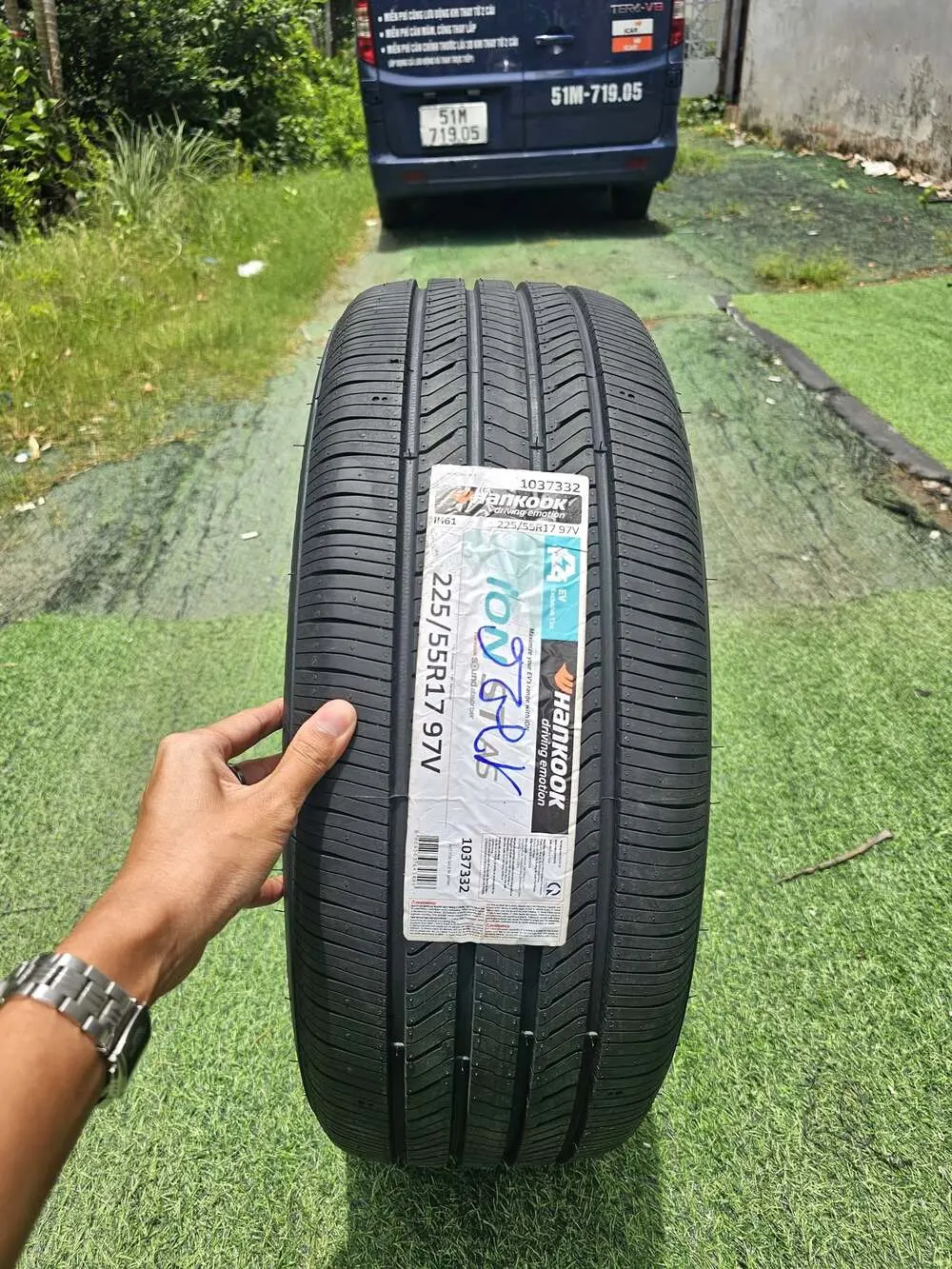 Lốp Hankook iON ST 225/55R17 IH61 97V