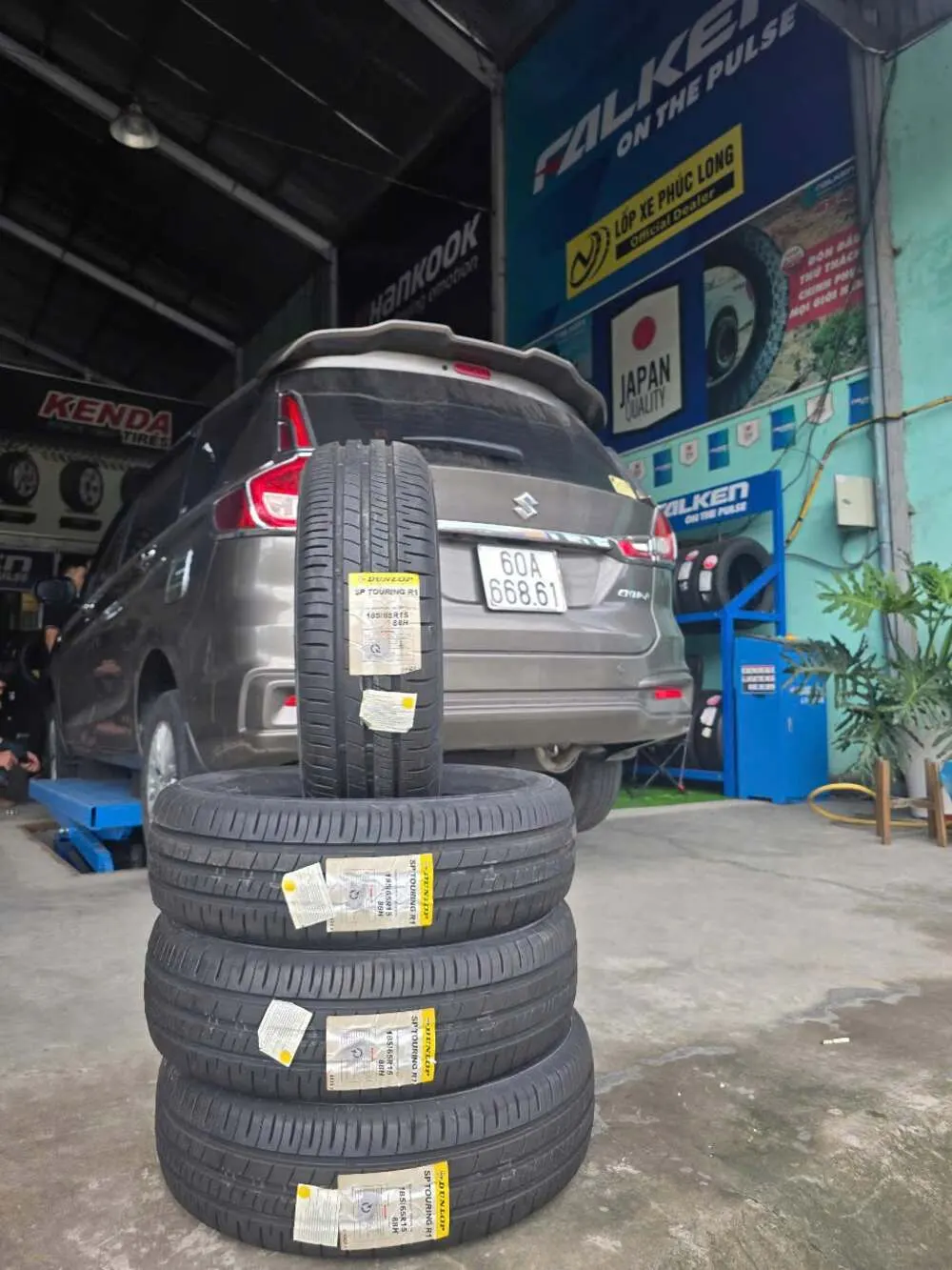 Alternative view of Lốp Dunlop SP Touring R1 185/65R15 88H