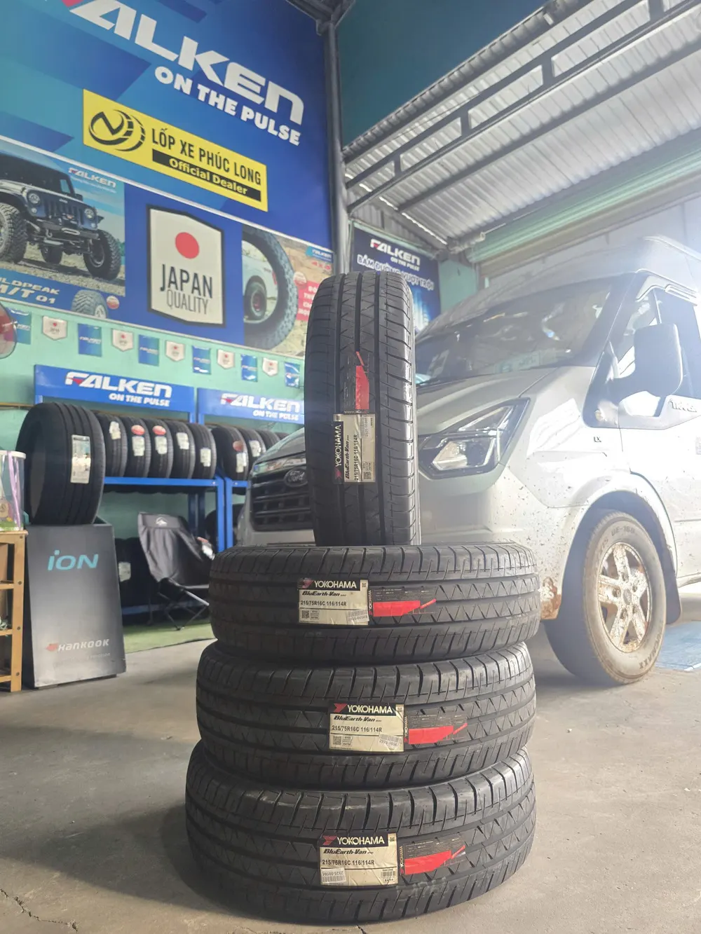 Lốp Yokohama BluEarth-Van RY55 215/75R16C cho xe Ford Transit