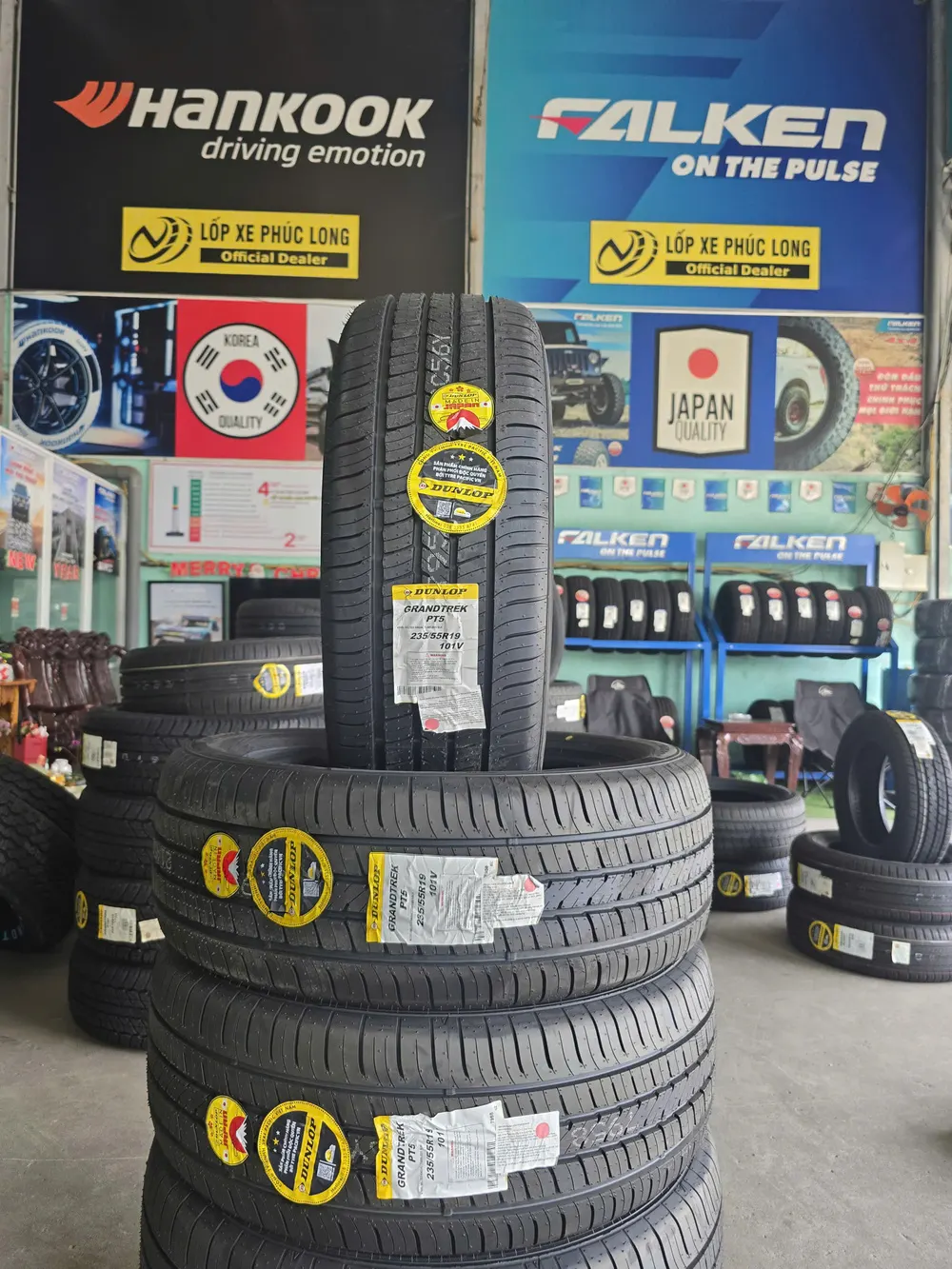 Lốp Dunlop Grandtrek PT5 235/55R19 từ Nhật Bản