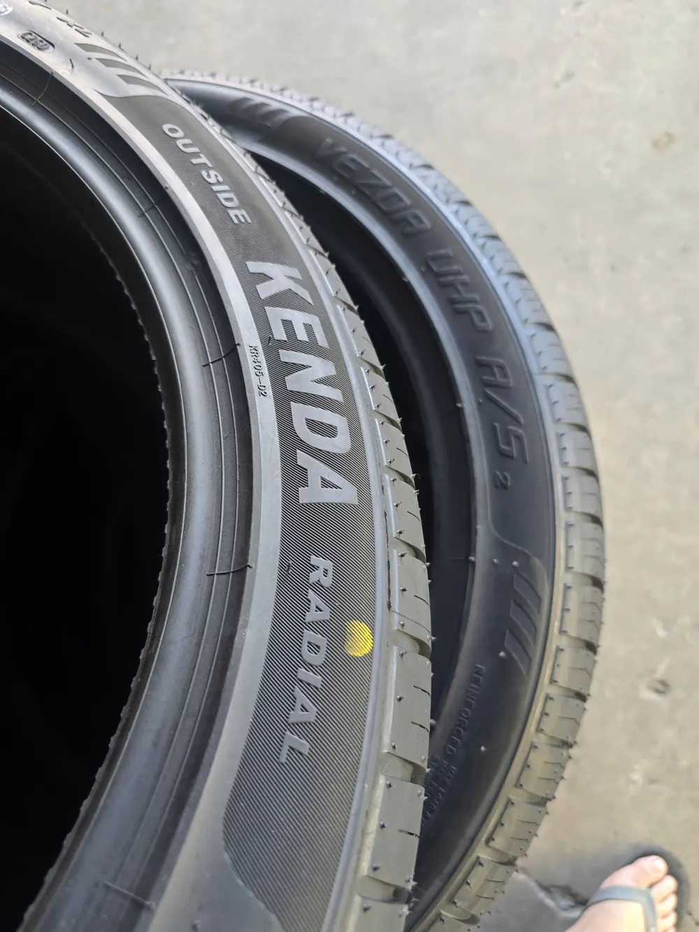 Lốp Kenda Vezda A/S 2 KR405 245/45R20 cho VinFast VF8 Plus