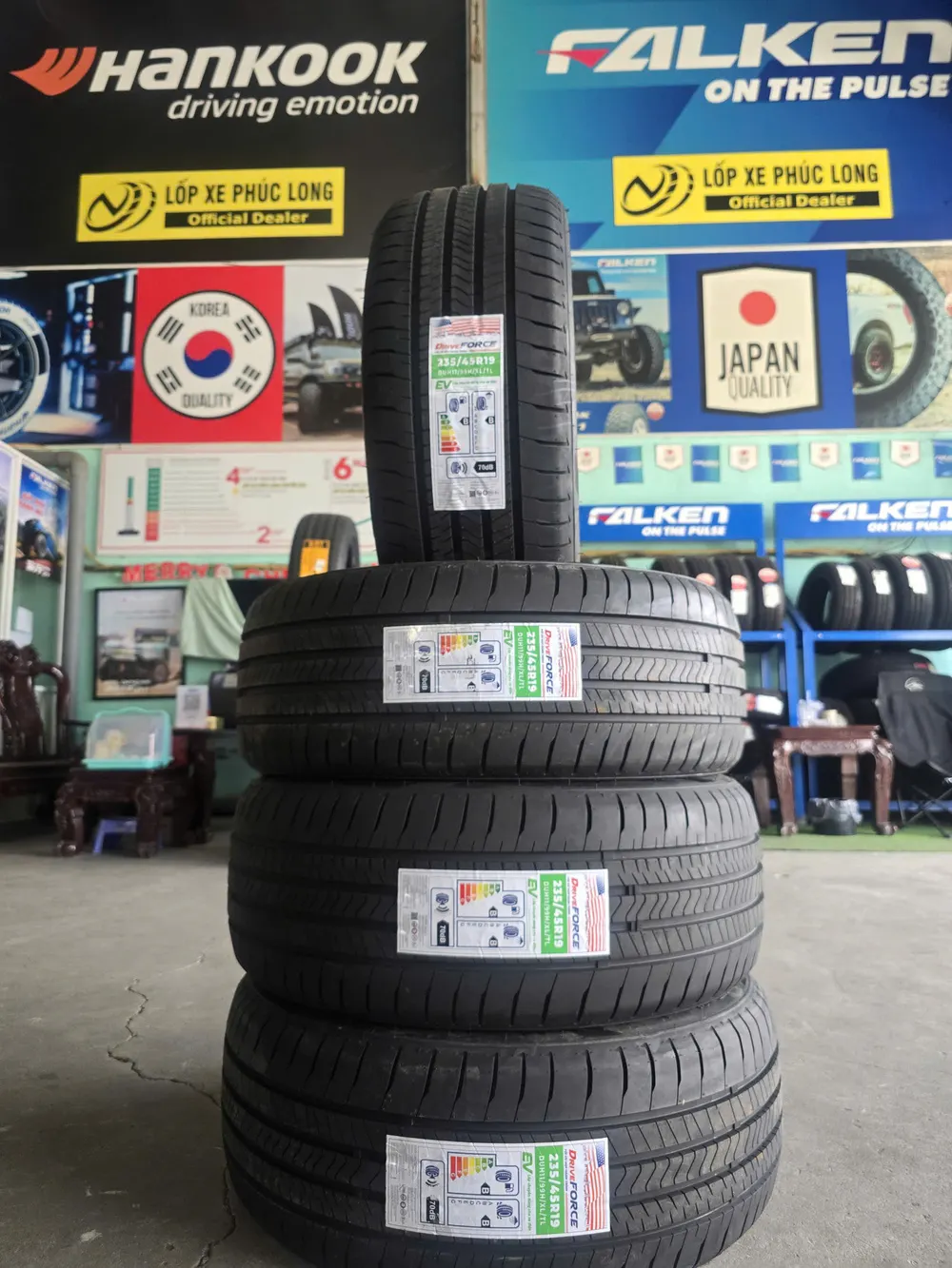 Lốp Driveforce DUH11 235/45R19