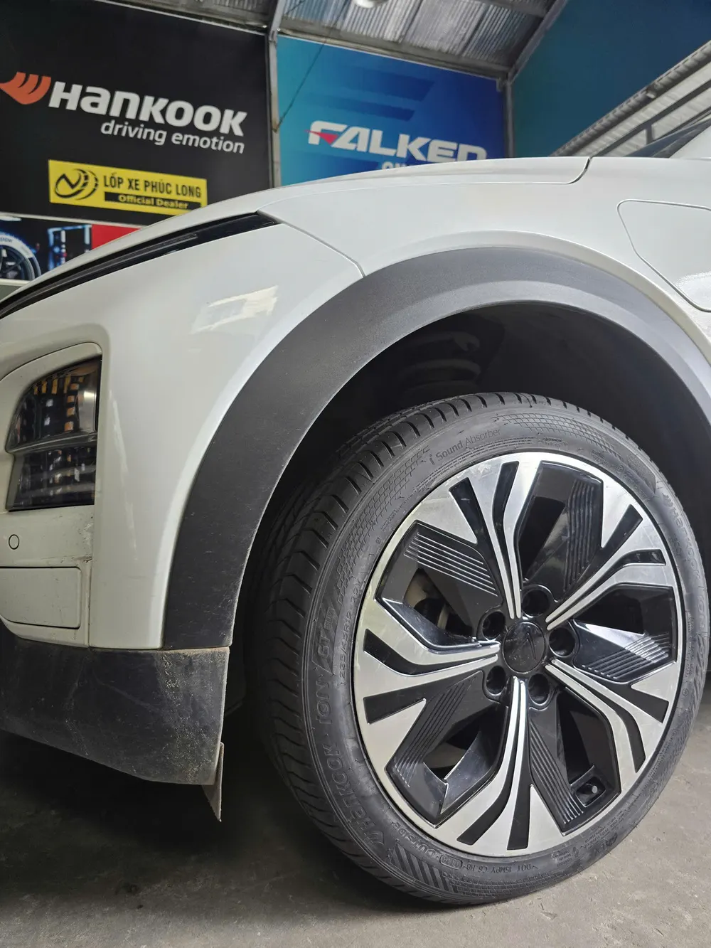Lốp xe điện Hankook iON GT 235/45R19 Cho VinFast VF6 Plus
