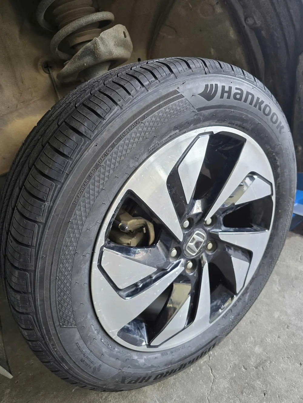 Lốp Hankook Dynapro HPX 225/60R18 RA43 Hàn Quốc