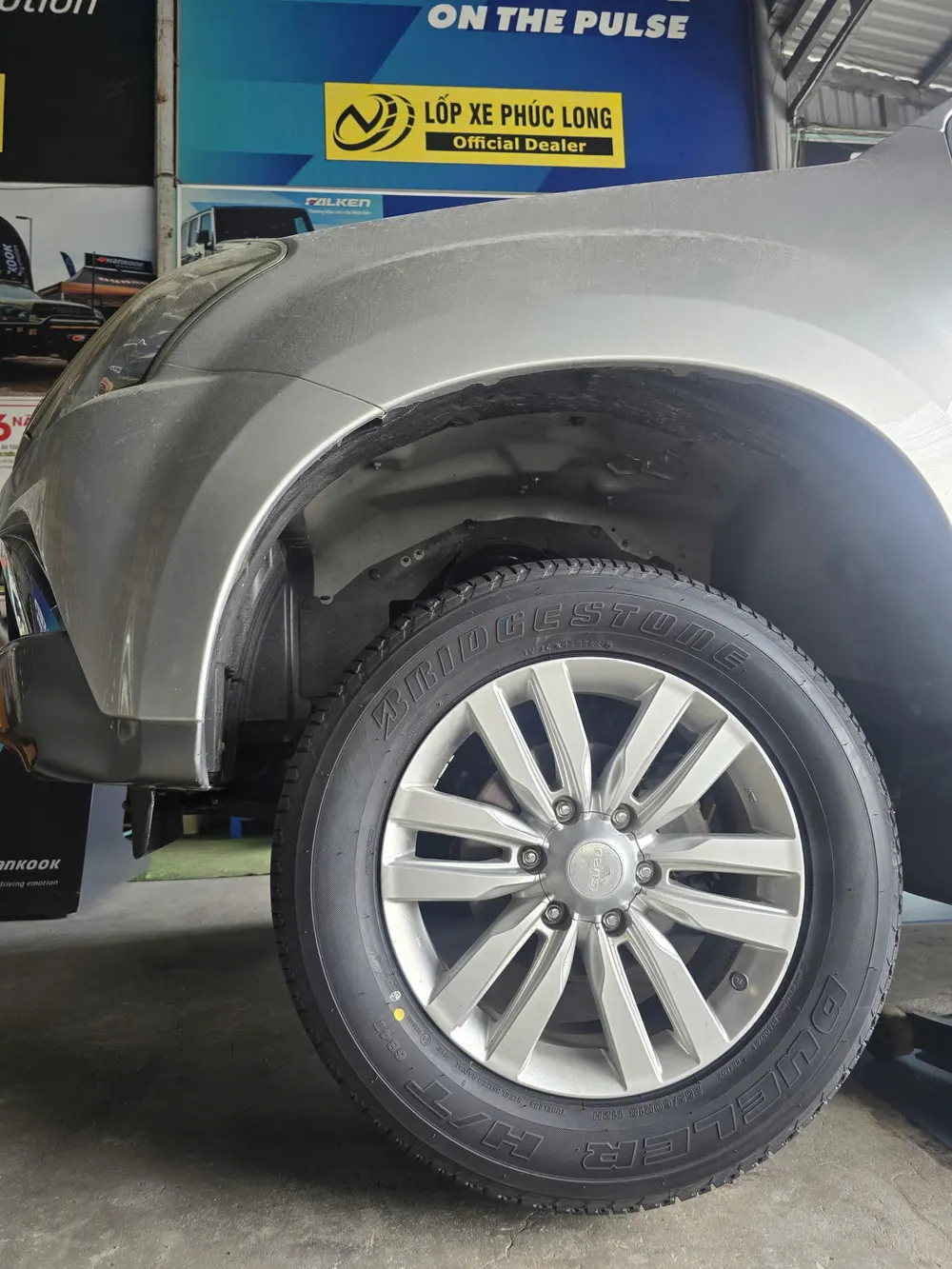 Lốp Bridgestone Dueler D684 255/60R18