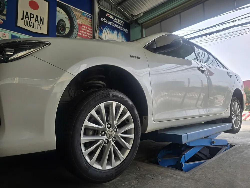 Lốp Continental UltraContact UC7 215/55R17