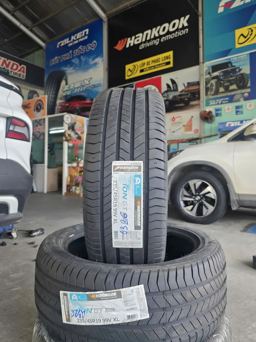 Lốp Hankook iON GT 235/45R19 IK41A
