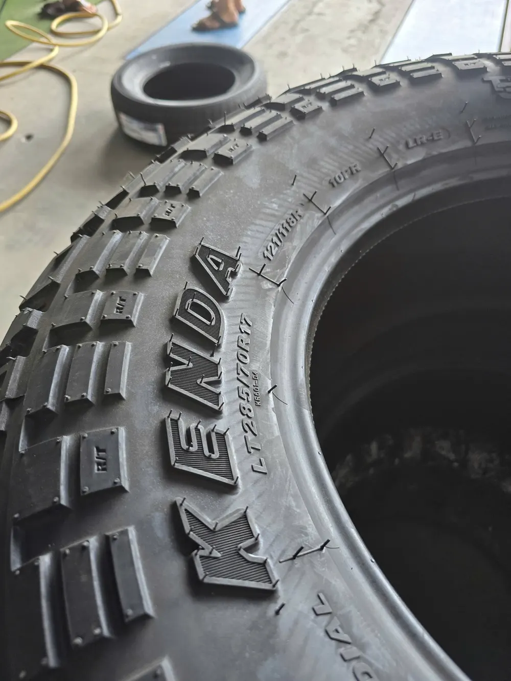 Lốp Kenda Klever KR601 R/T 285/70R17