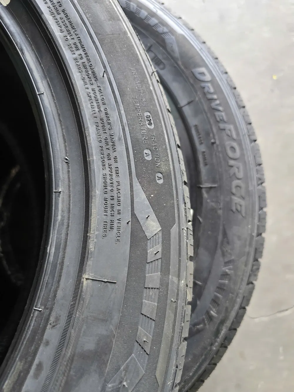 Lốp DriveFORCE DSU11 245/50R19 105V XL