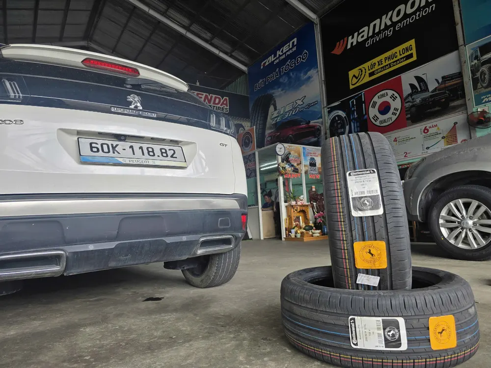 Thay Lốp Continental EcoContact 6 235/50R19 cho xe Peugeot 5008 tại Phúc Long