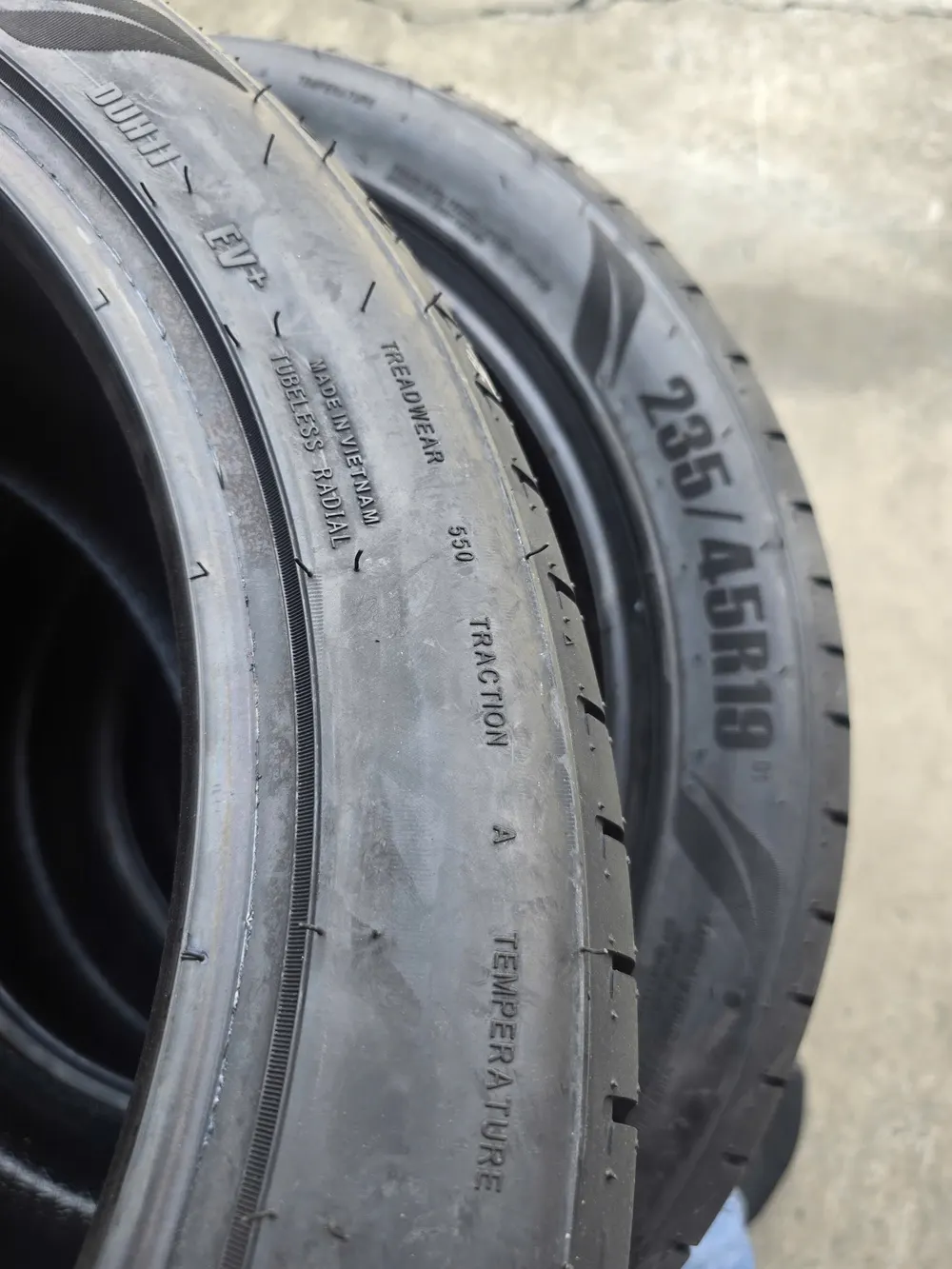 Lốp Driveforce DUH11 235/45R19