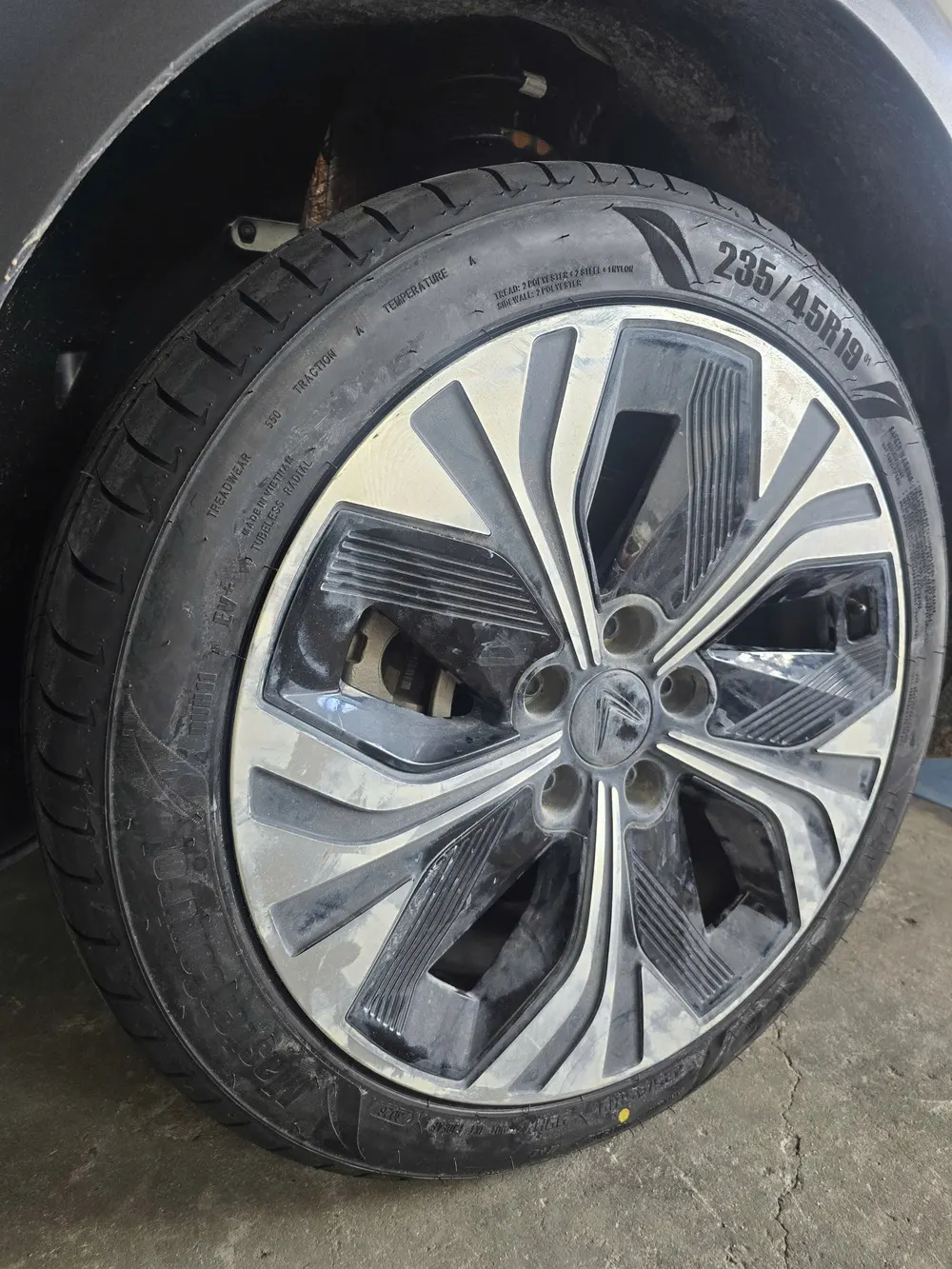 Lốp Driveforce DUH11 235/45R19