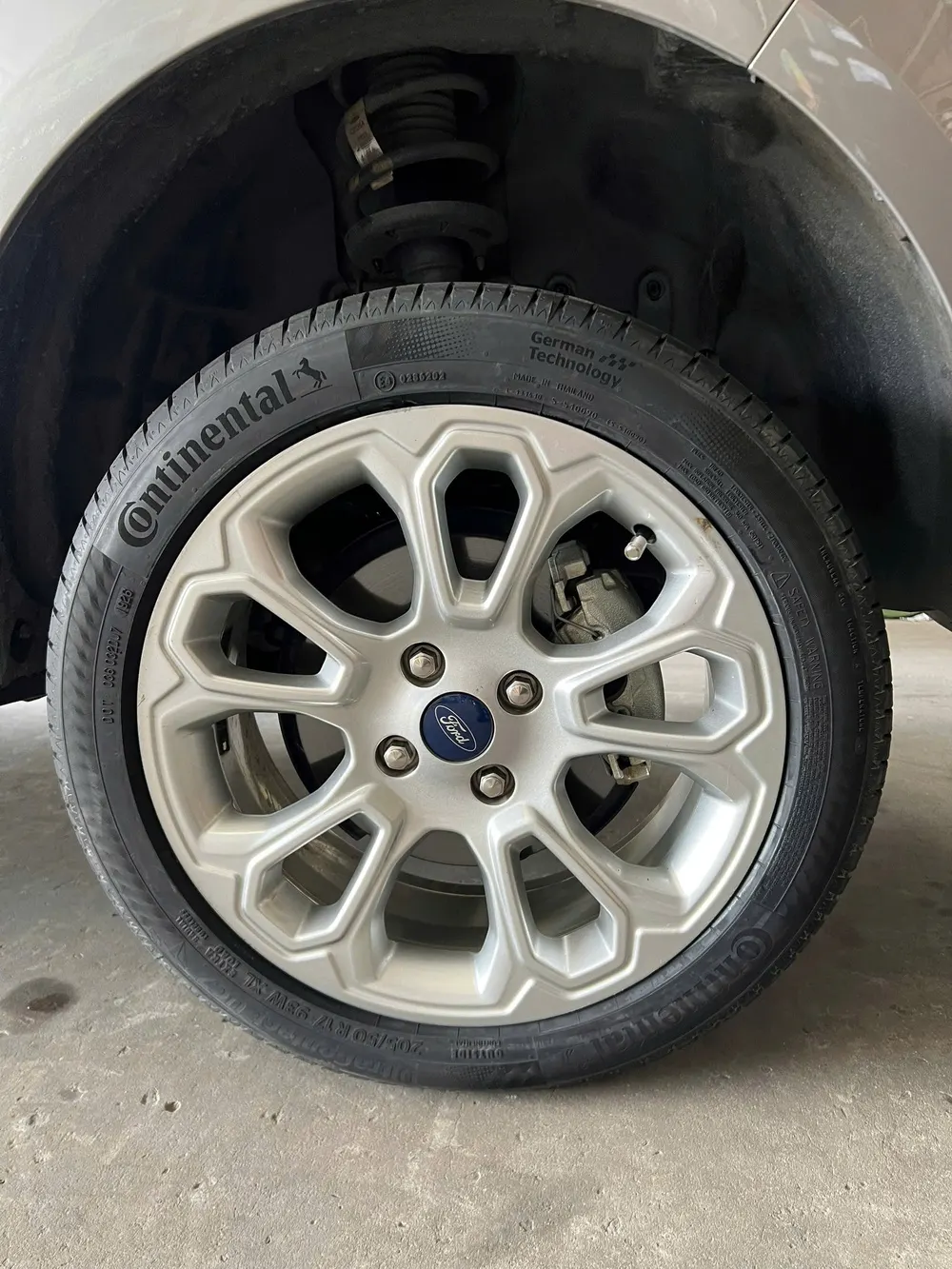 Lốp Continental UC7 205/50R17 93W XL FR