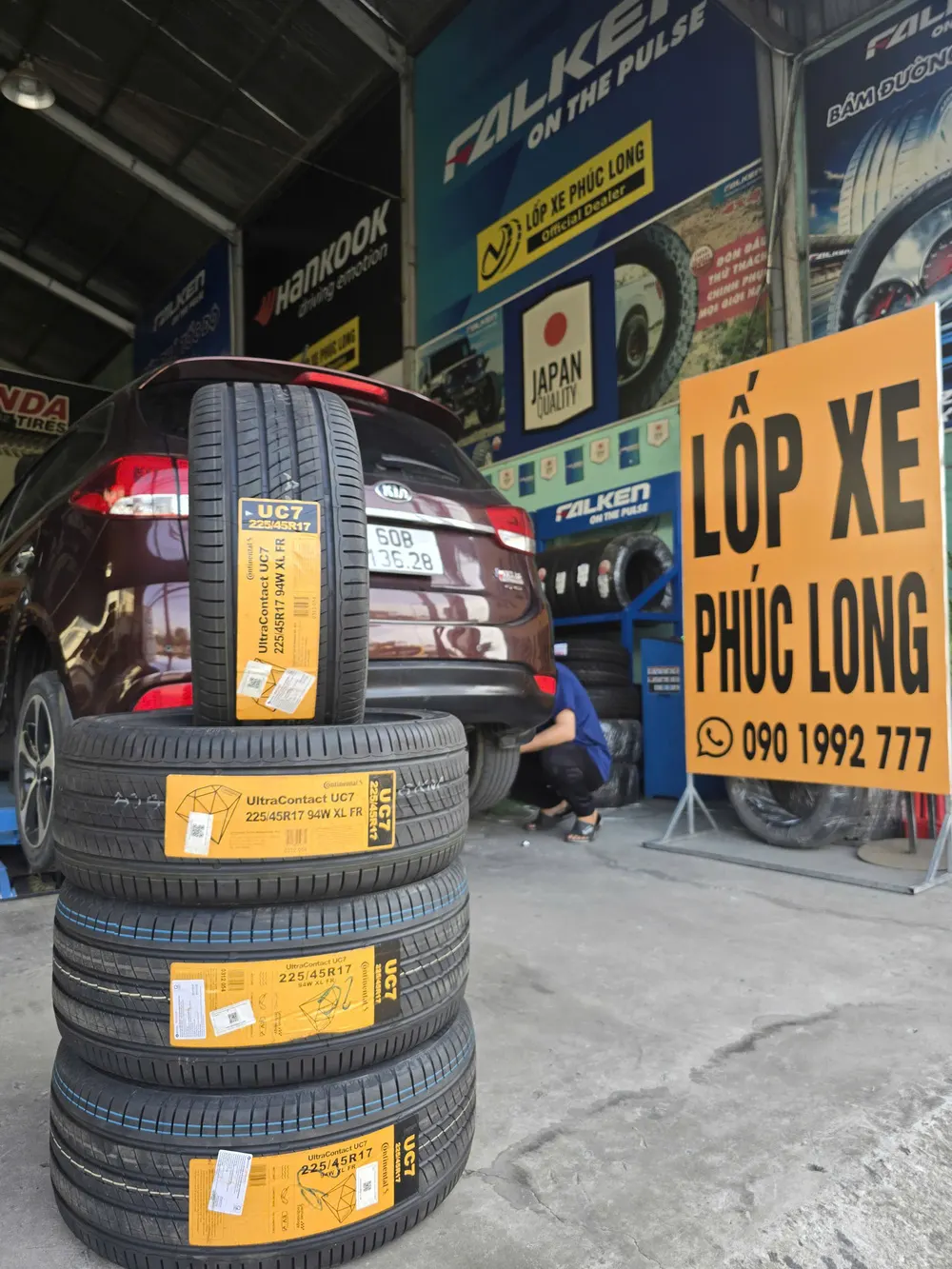 Kia Carens Lốp Continental UC7 225/45R17