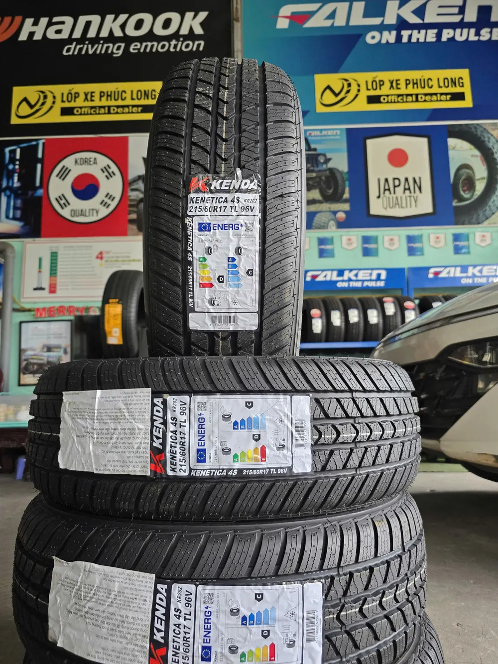 Lốp Kenda Kenetica 4S KR202 215/60R17