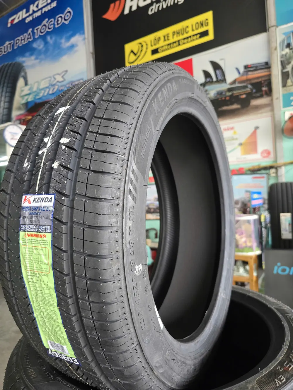 Lốp Kenda Vezda UHP A/S2 EV KR405 235/45R18