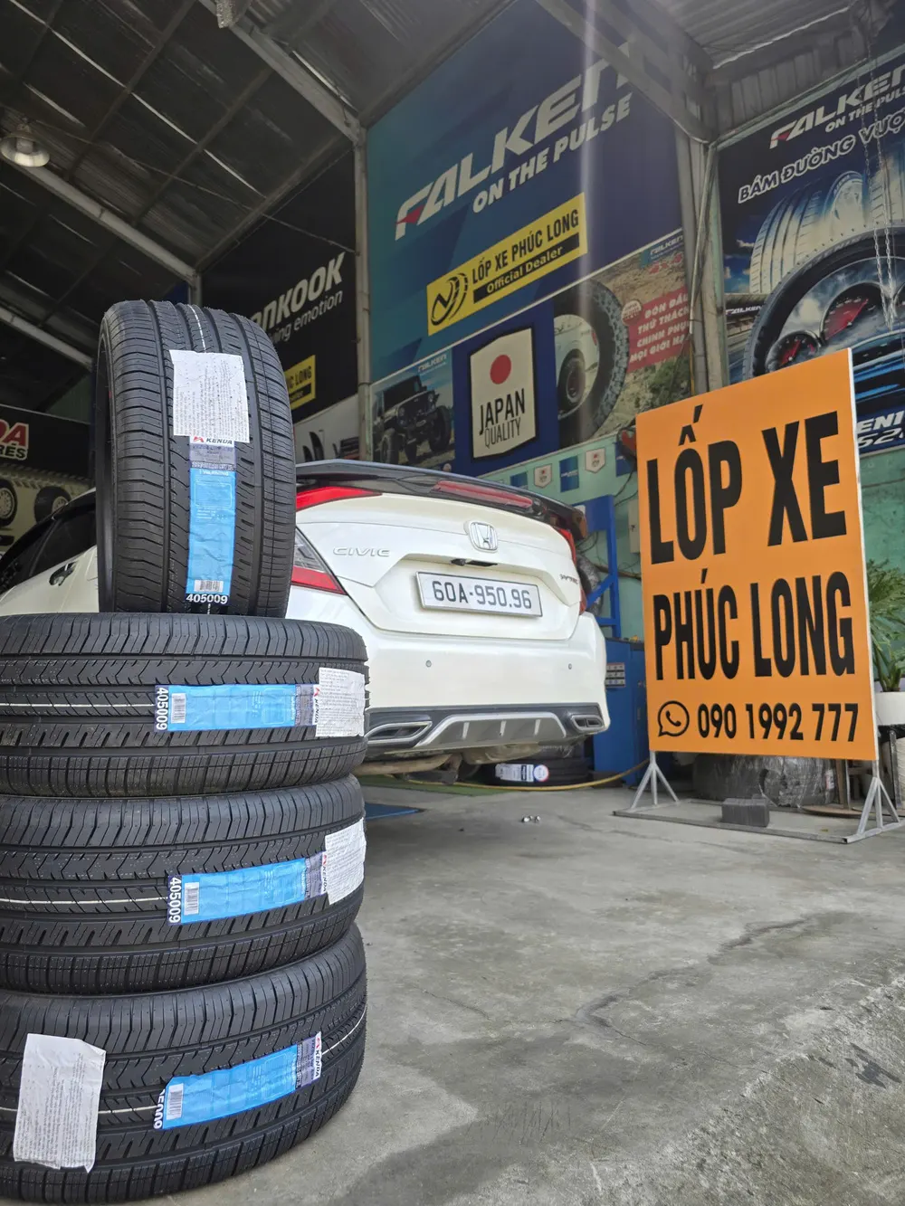 Honda Civic Lốp Kenda Vezda UHP A/S2 KR405 235/40ZR18