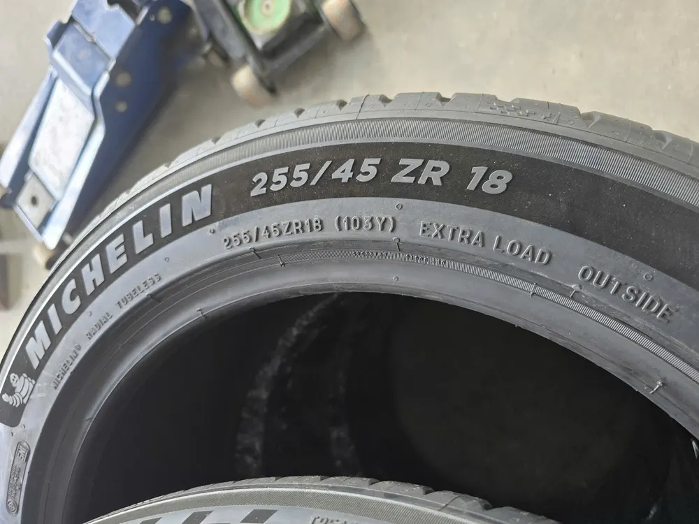 Lốp Michelin Pilot Sport 5 235/45ZR18