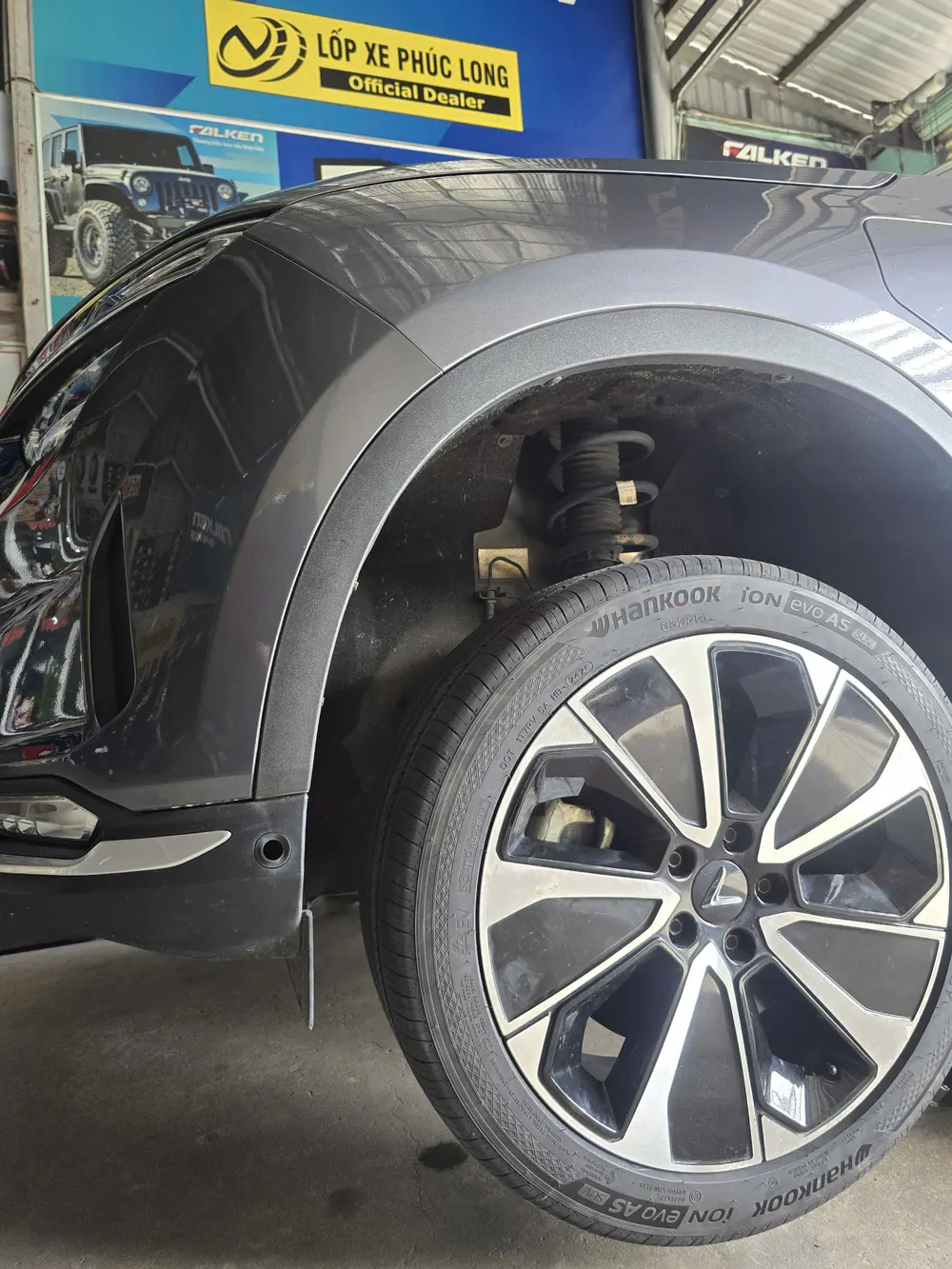 Lốp Hankook iON evo AS 245/45R20 Cho VF8 Plus